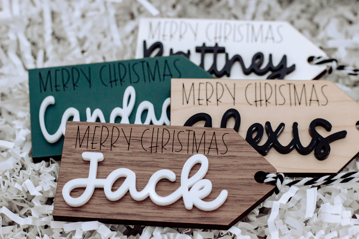 Wood gift tags with Merry Christmas and Thanks text, plus “Face” script in white