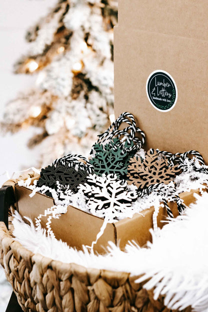 Snowflake ornament set in a woven basket with faux fur; kraft backing and twine hangers