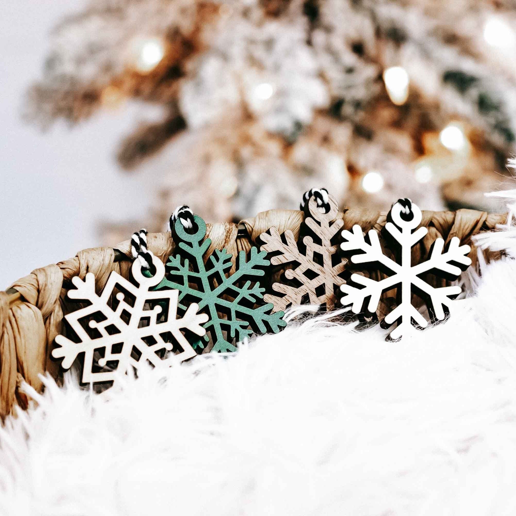 Set of 16 snowflake tree ornaments, black-and-white wood snowflakes with dark green center