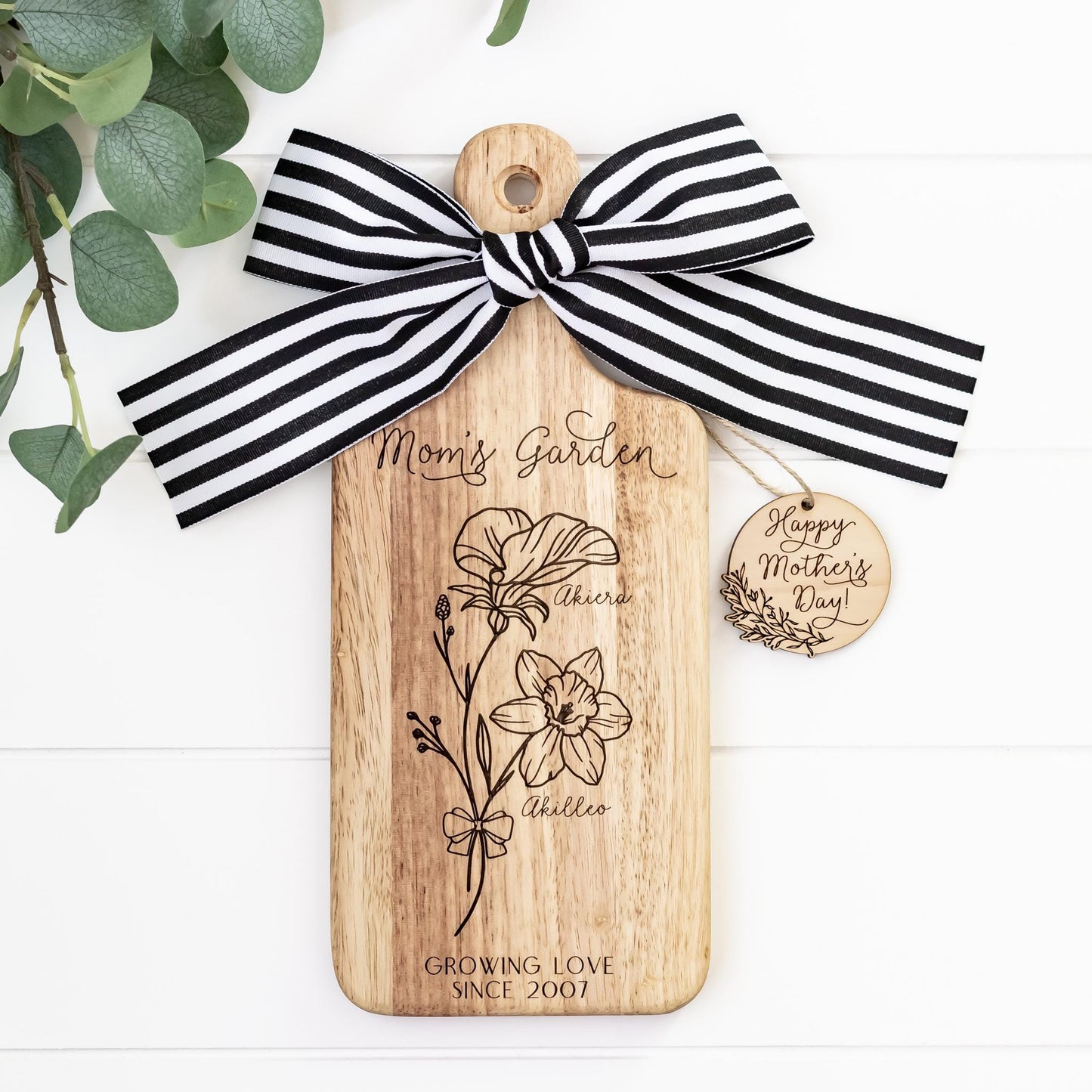 Custom Birth Month Flower Cutting Board Mom's Garden Engraved Gift Growing Love Since Personalized Kitchen Decor Solid Wood Keepsake